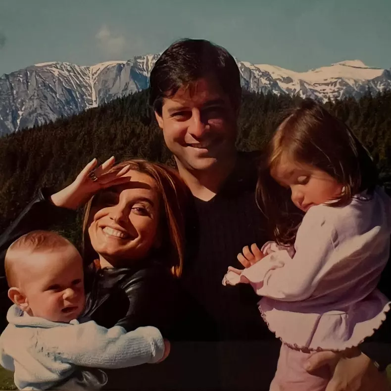 Andreea Esca, soțul ei, Alexandre Eram, și copiii lor, Alexia și Aris (1)