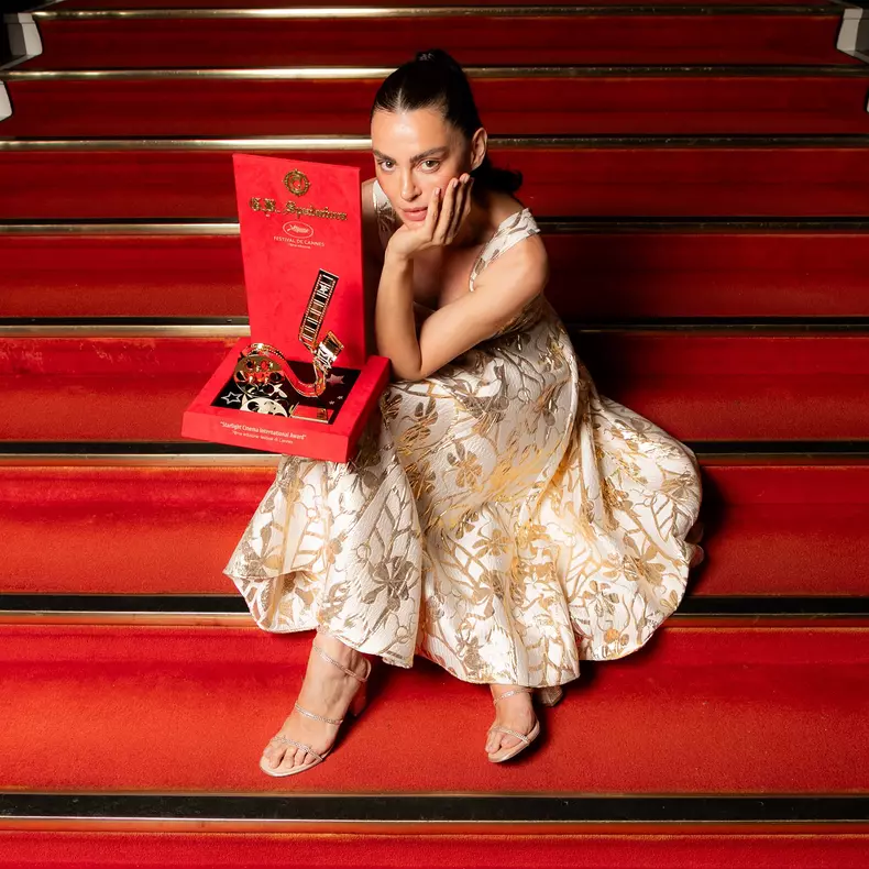 Catrinel Menghia, premiată la Festivalul de la Cannes 2025 pentru regia filmului „Girasoli” (1)