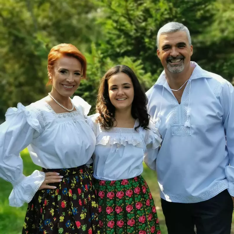 Monica Davidescu, Aurelian Temișan și fiica lor, Dora