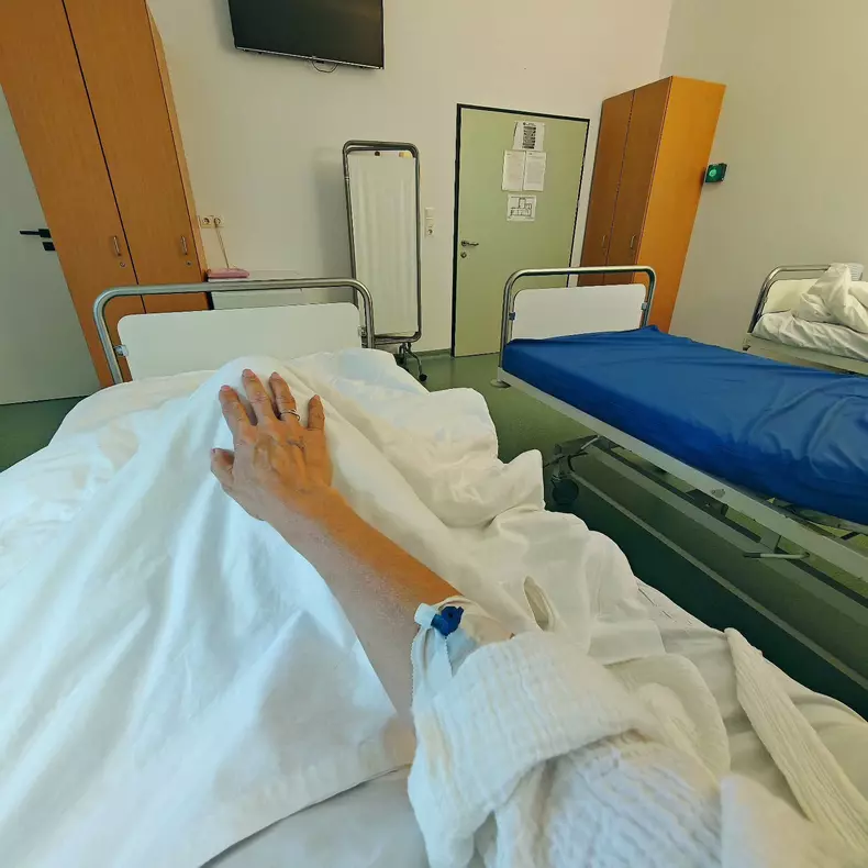 Monica Davidescu, internată la Spitalul Colțea
