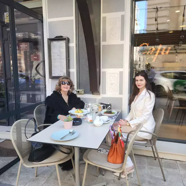 Monica Gabor în vizită în România