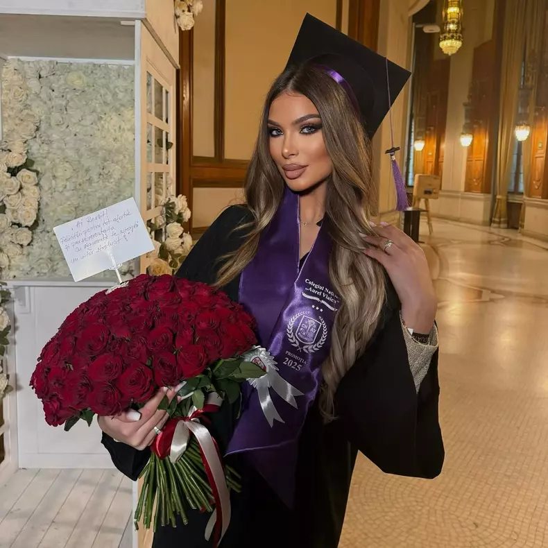 nicolle fota absolvire liceu