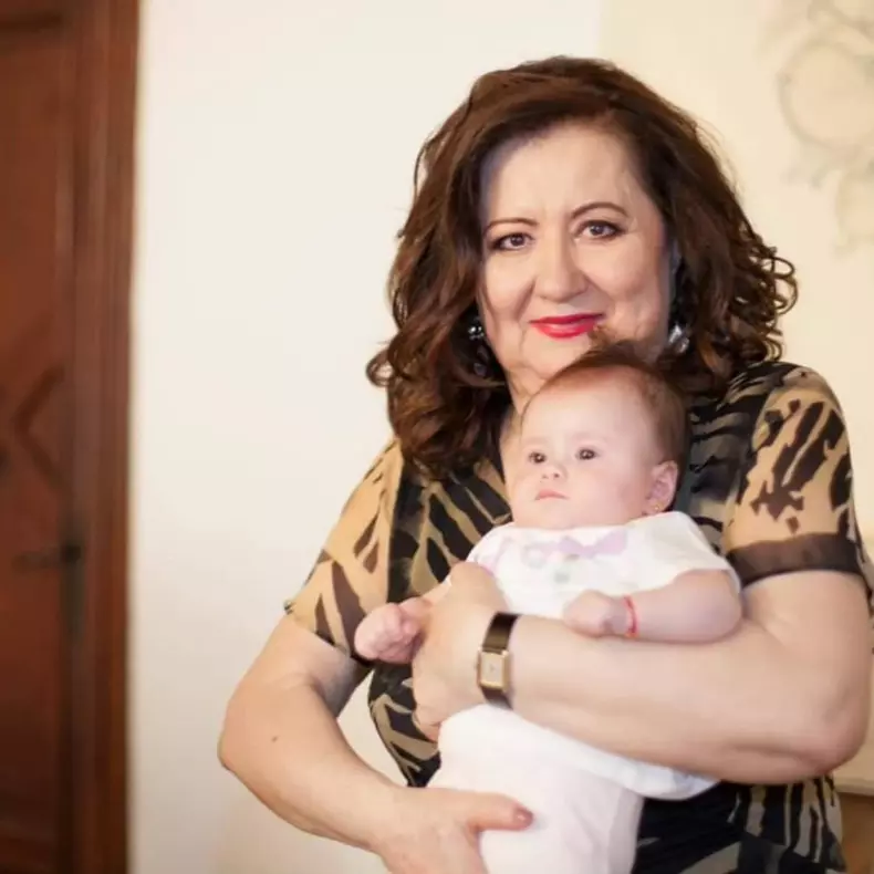 Mioara Roman și nepoata ei, Isa (1)