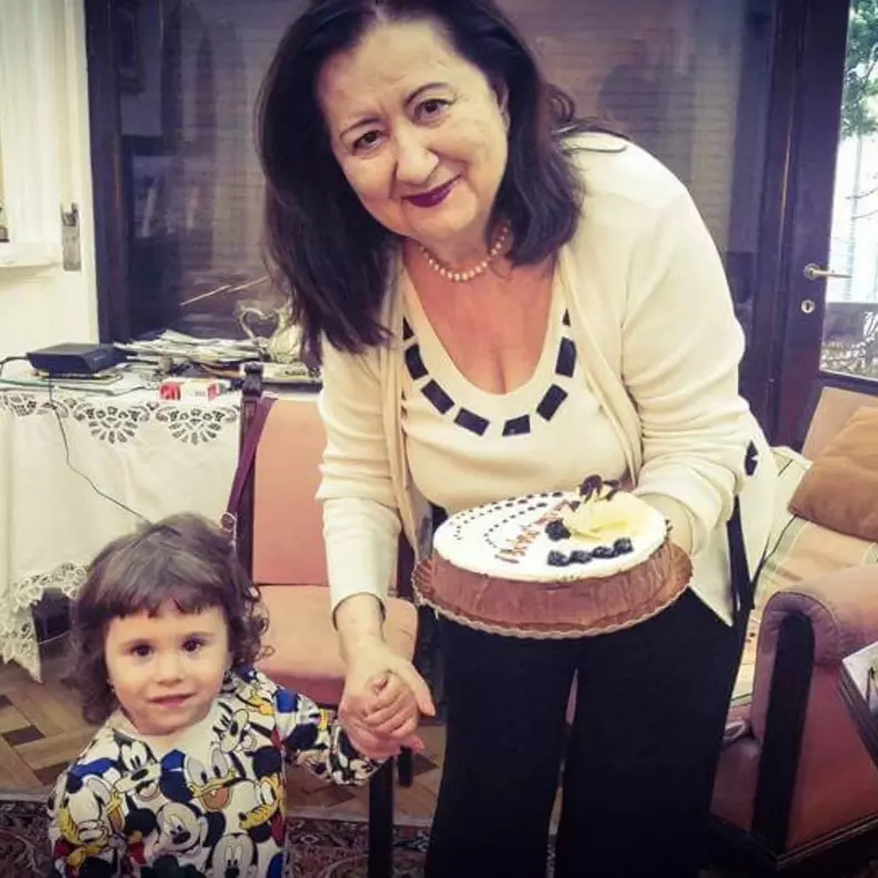 Mioara Roman și nepoata ei, Isa (2)