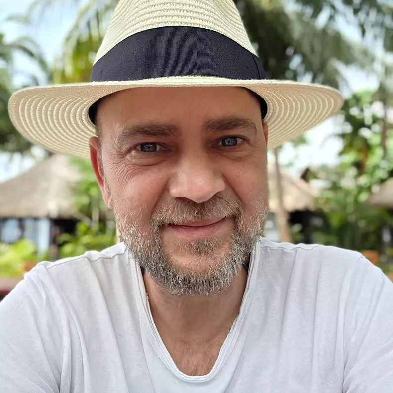 Cosmin Seleși9