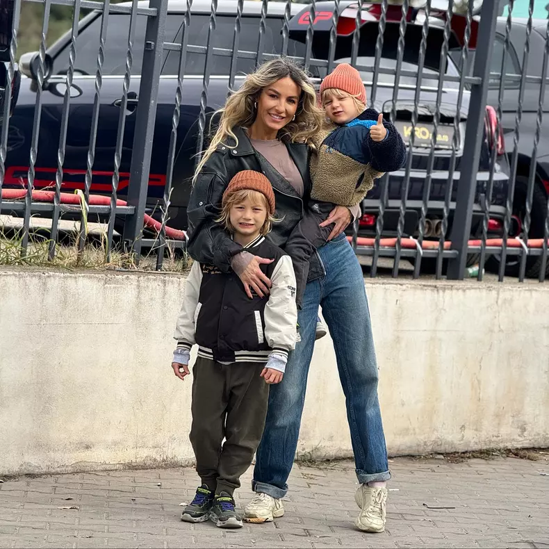 Flavia Mihășan și băieții ei