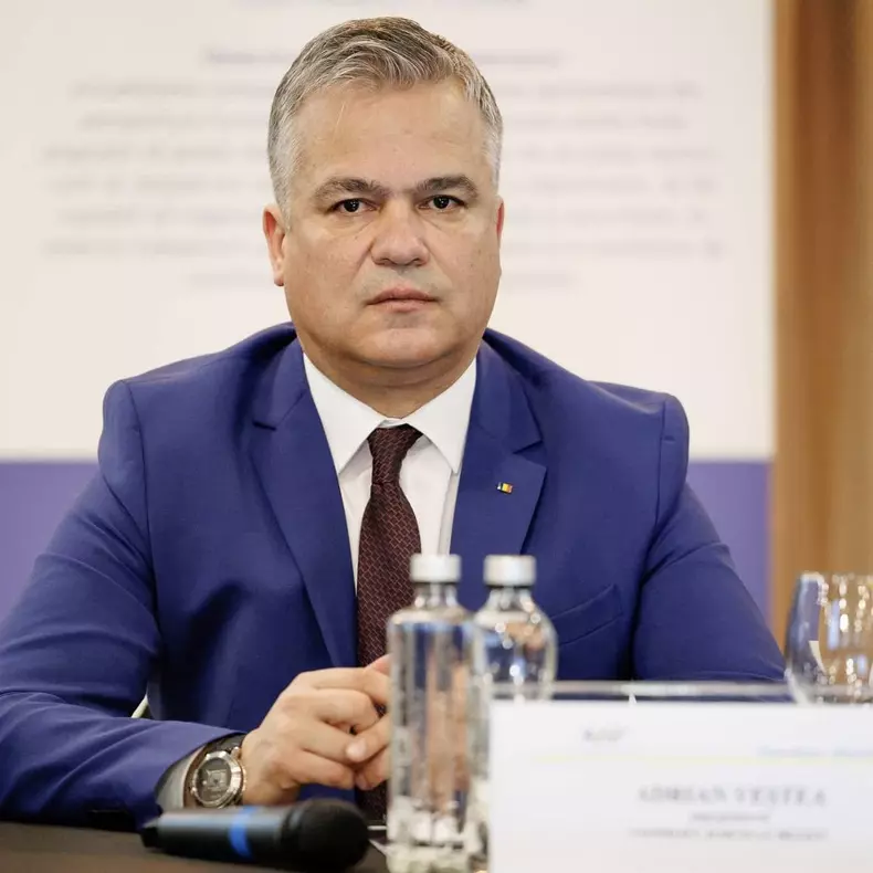 Adrian Veștea (5)