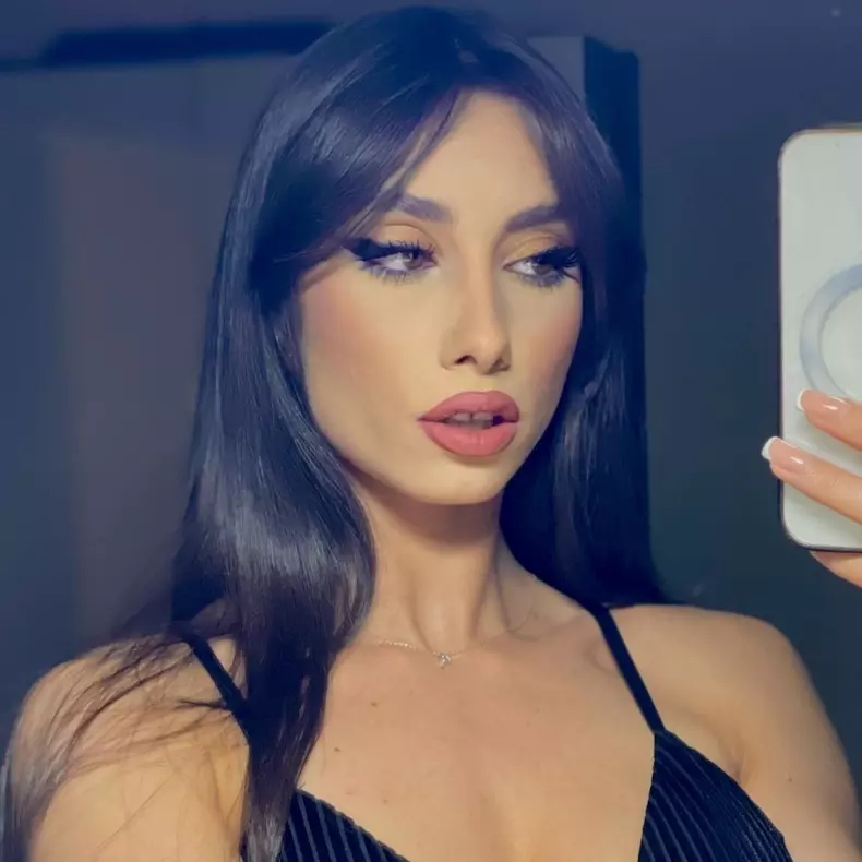 cristina ionascu selfie
