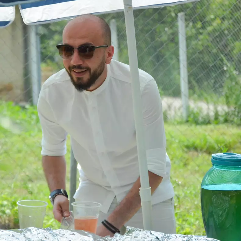 marius totolici in alb