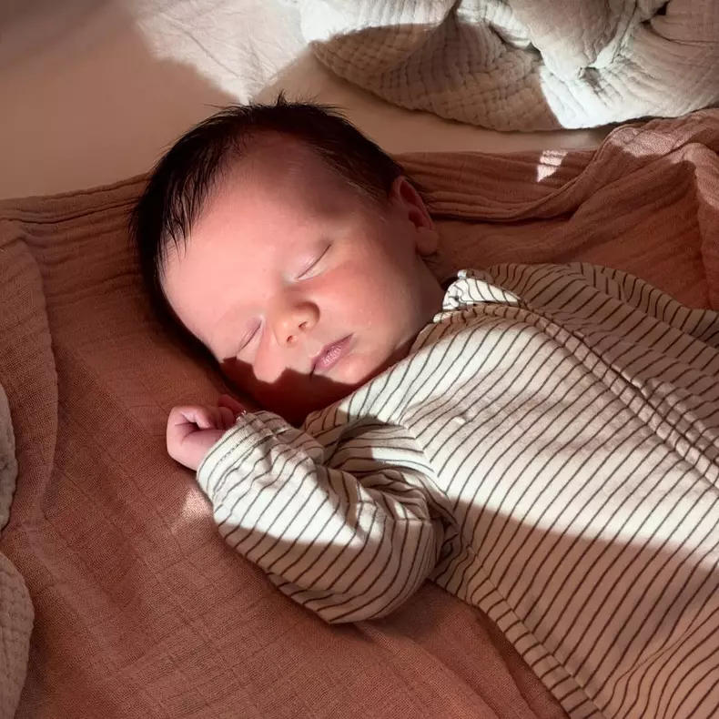 Bonnie Wright și fiul ei, Aster (1)