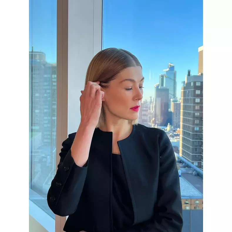 Rosamund-Pike-„Roata-Timpului-„The-Wheel-of-Time-6
