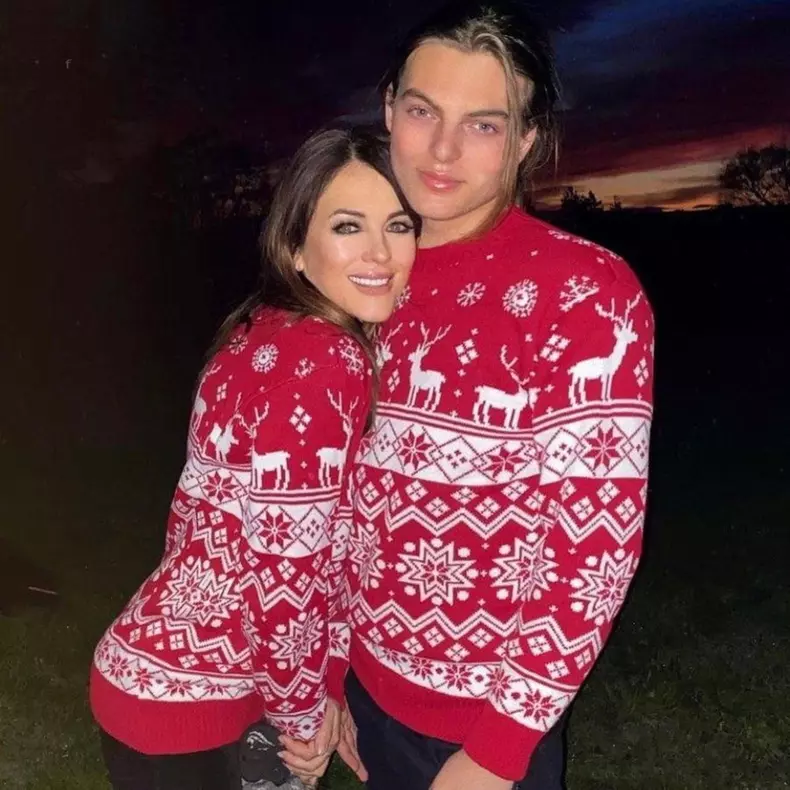 Elizabeth Hurley, ravisantă la brațul fiului ei de 19 ani. Cu ce se ocupă Damian