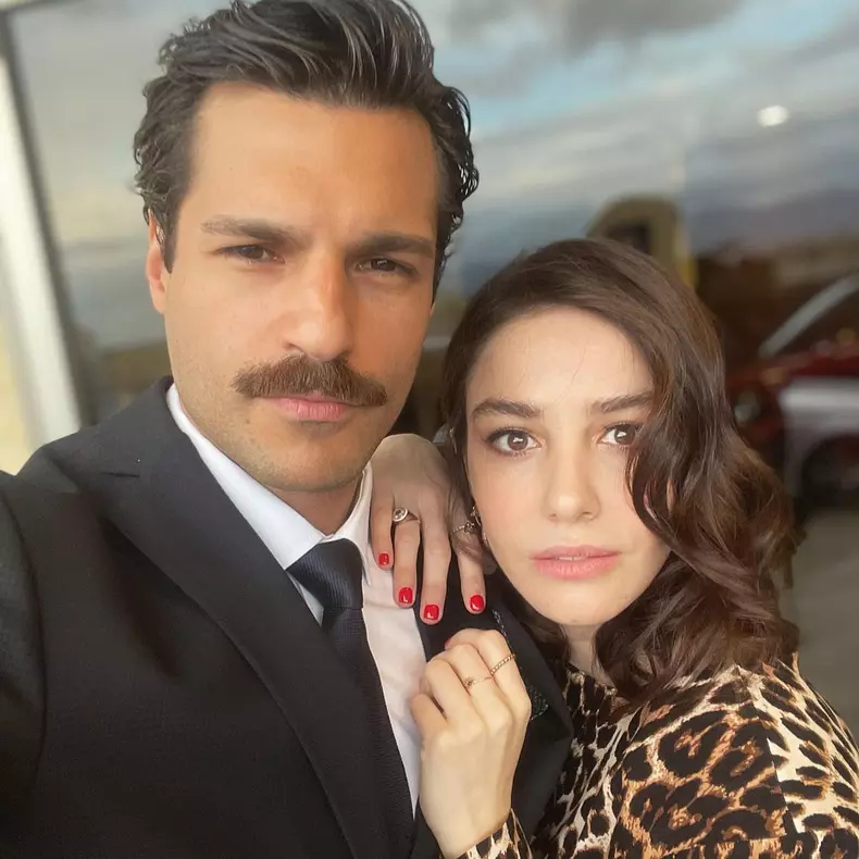 ozgecangurelofficial