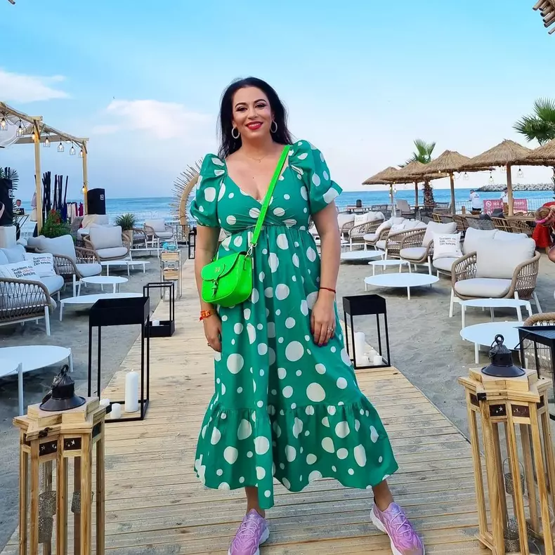 Cine o hărțuiște pe Oana Roman în mediul online (1)