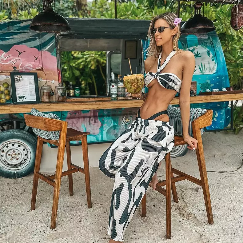 Dani Oțil și Gabriela Prisăcariu s-au întors în Maldive (Asia) (4)