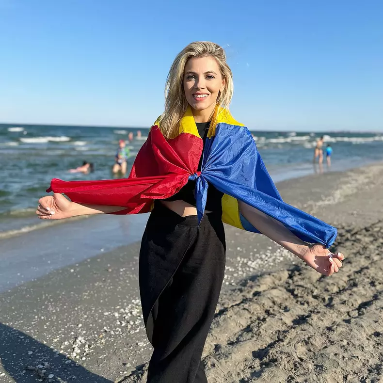 andreea-ibacka-la-mare-4