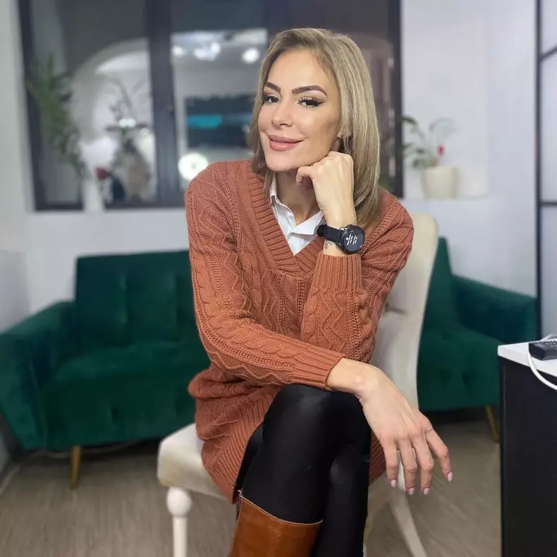 Roxana Ciuhulescu, operație de mărire a bustului  (9)