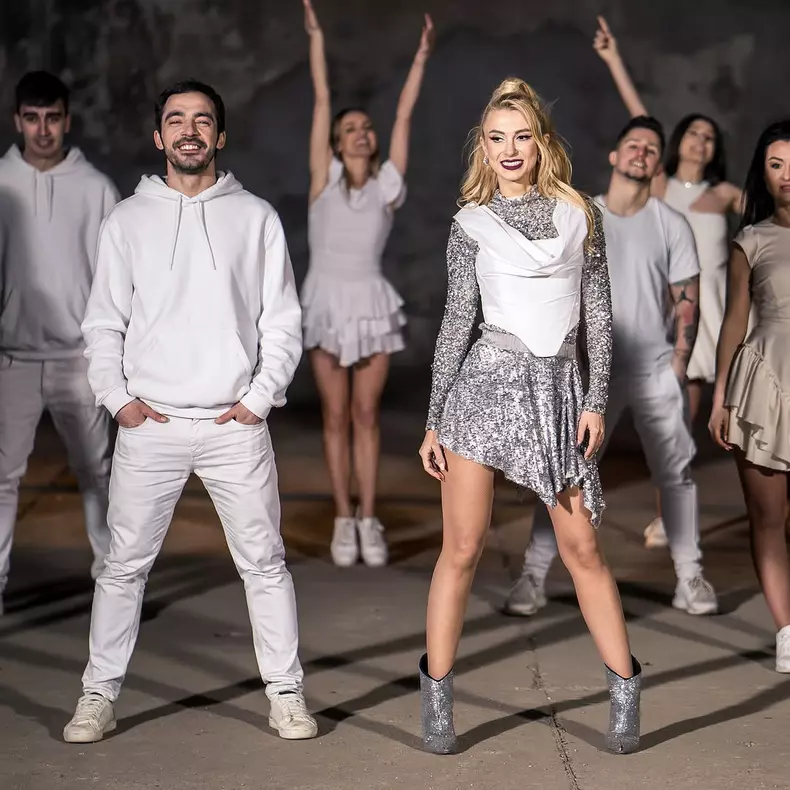 Imagini-cu-Andreea-Bălan-și-Petrișor-Ruge-de-acum-18-ani-la-inceputul-colaborarii-lor (13)