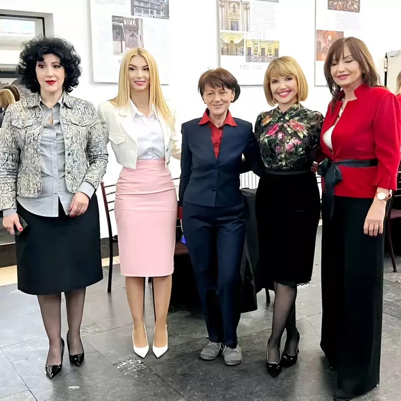 Mariana-Dănescu-Lili-Jurcă-din-La-Bloc-hărțuită-la-Teatrul-Metropolis (5)