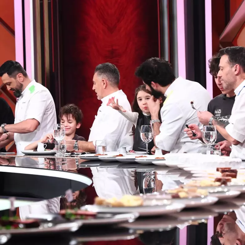 chef-richard-abou-zaki-fiica-carlotta-carlottina-aparitie-tv-chefi-la-cutite-viitorul-are-gust (8)