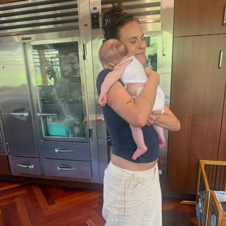 Tallulah Willis s-a căsătorit! Fiica lui Bruce Willis și a lui Demi Moore a purtat o rochie realizată în nu mai puțin de 712 ore
