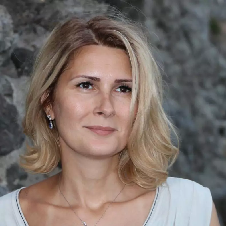 Alessandra Stoicescu 8