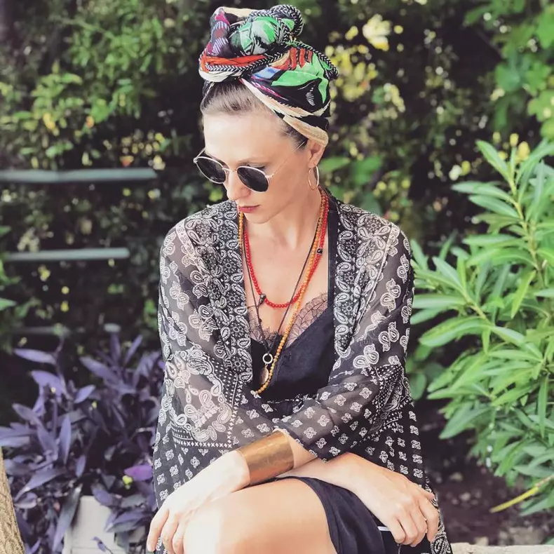 Cum arată Adela Popescu în costum de baie (2)