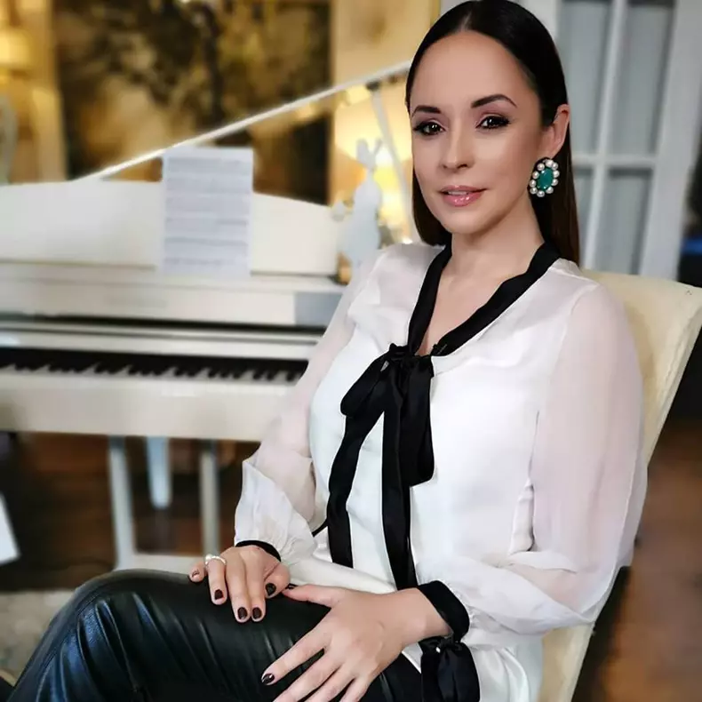 Andreea Marin, copila fidelă a mamei ei (3)