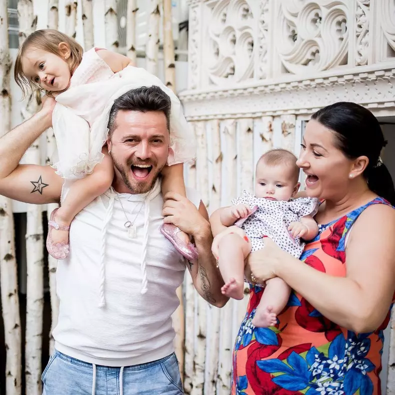 Gabriela Cristea, Tavi Clonda și fiicele lor Victoria și Iris
