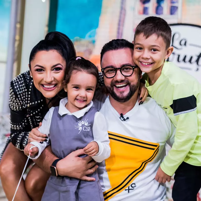 Andra, Cătălin Măruță și copiii lor, David și Eva