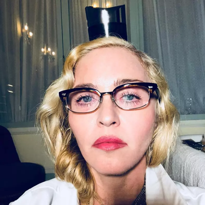 Madonna dată în judecată
