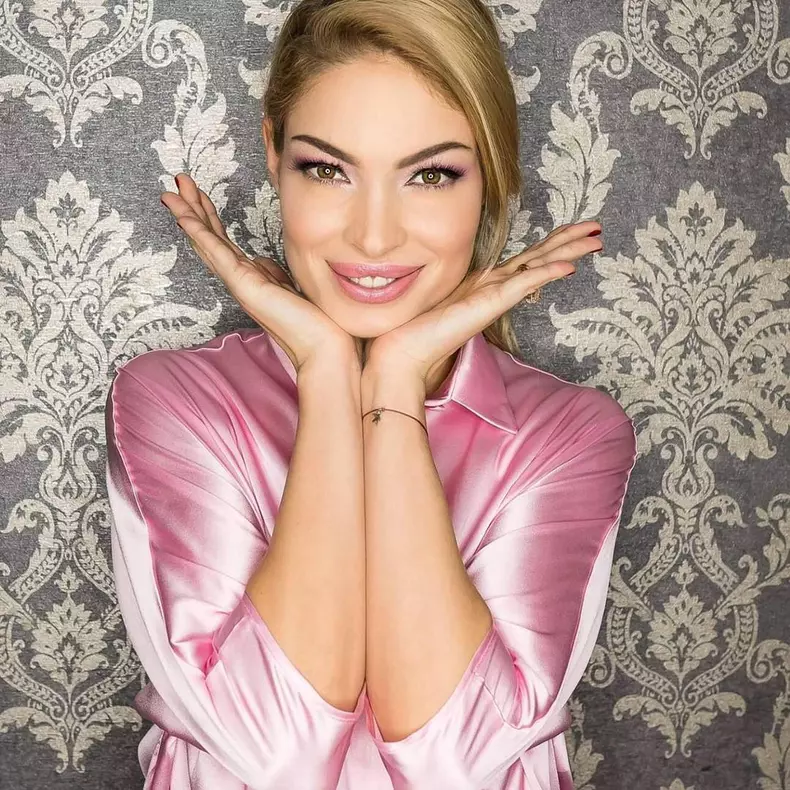 Valentina Pelinel