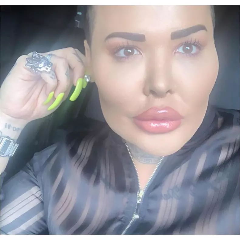 bărbatul care a vrut să se transforme în Kim Kardashian (4)