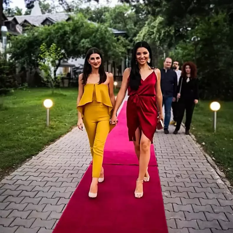 Corina și Alexandra Caragea