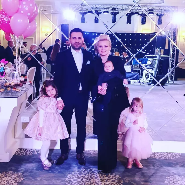 Cristina Dochianu, soțul ei și copiii lor