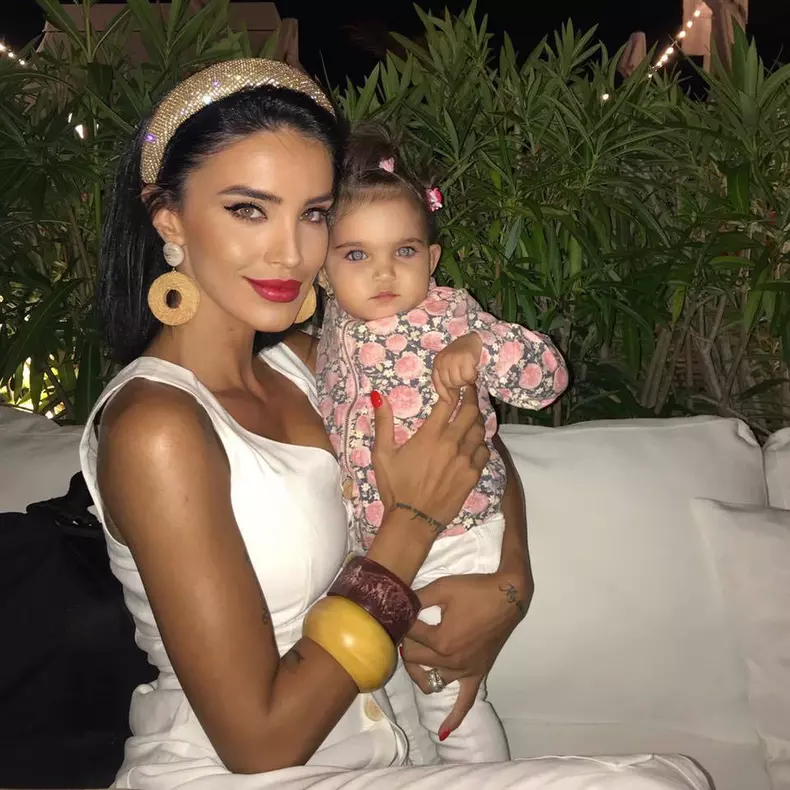 adelina pestritu si fiica 2