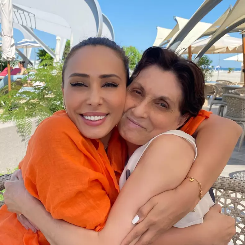 Iulia Vantur si mama ei