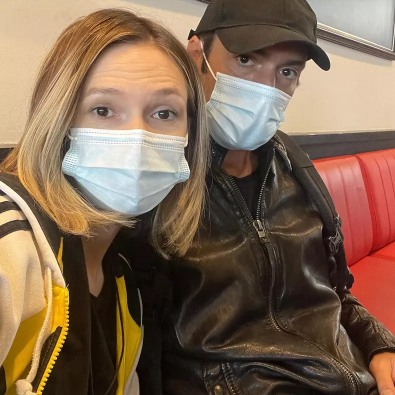 adela-popescu-in-aeroport-4