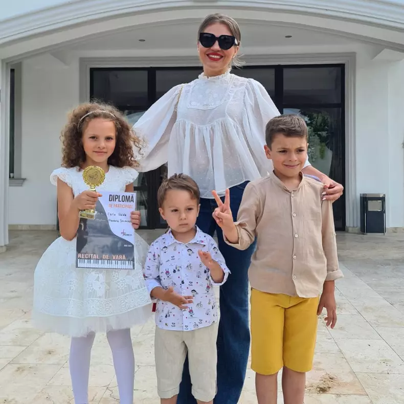 Mirela-Vaida-si-familia-1