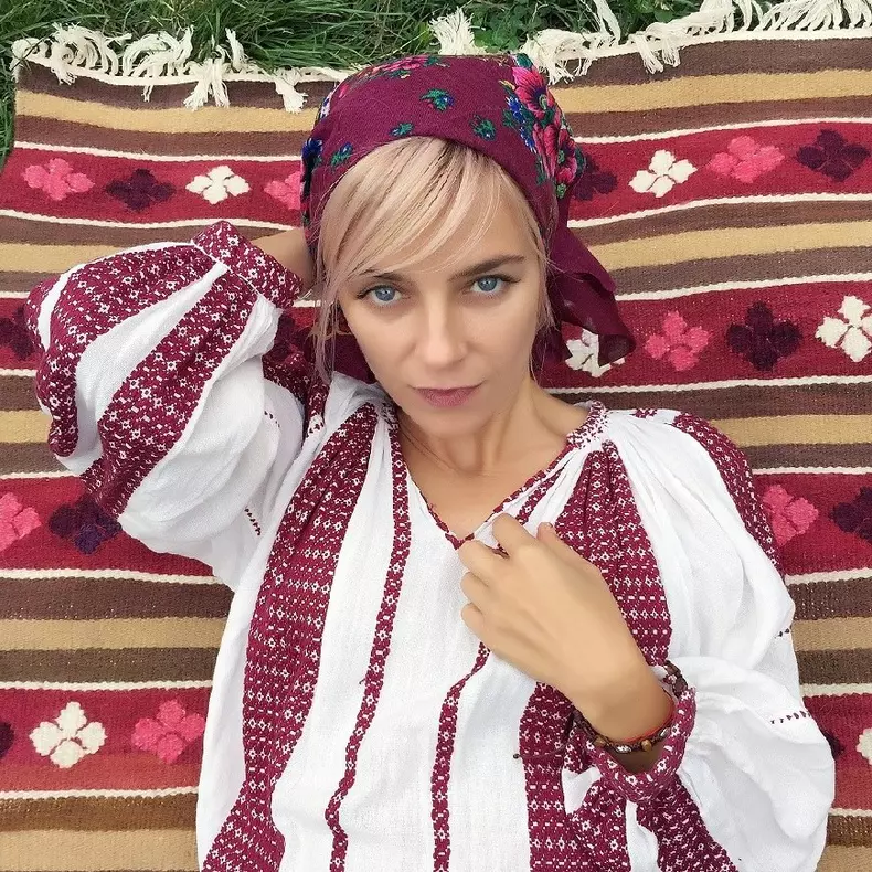 Cu ce se ocupă Gianina Corondan