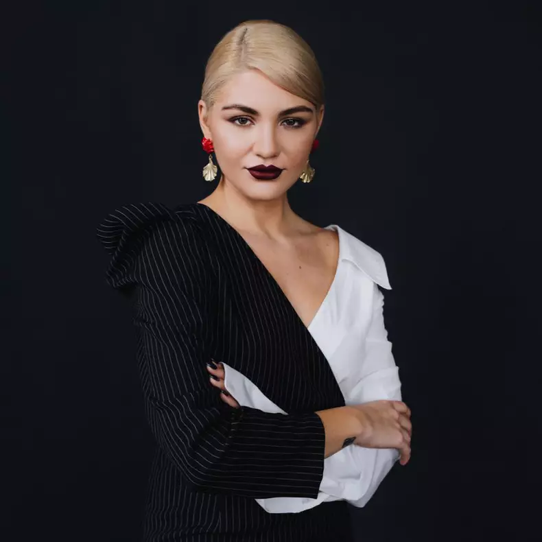 laura-musuroaea-2