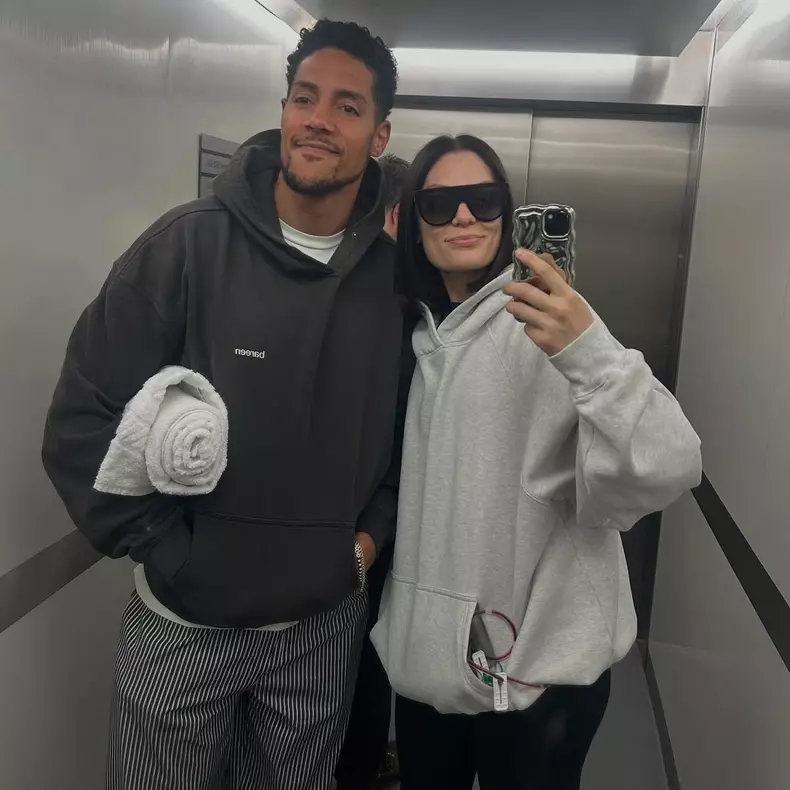 Jessie J a fost operată de cancer la sân (2)