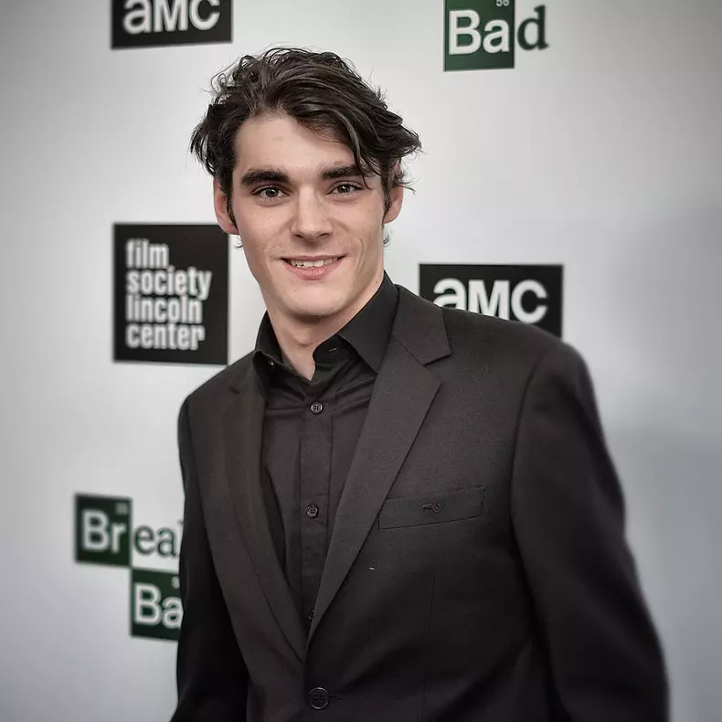 RJ Mitte a murit la numai 34 de ani. Actorul din „Breaking Bad” suferea de o boală incurabilă de la vârsta de trei ani. Cauza morții e gravă
