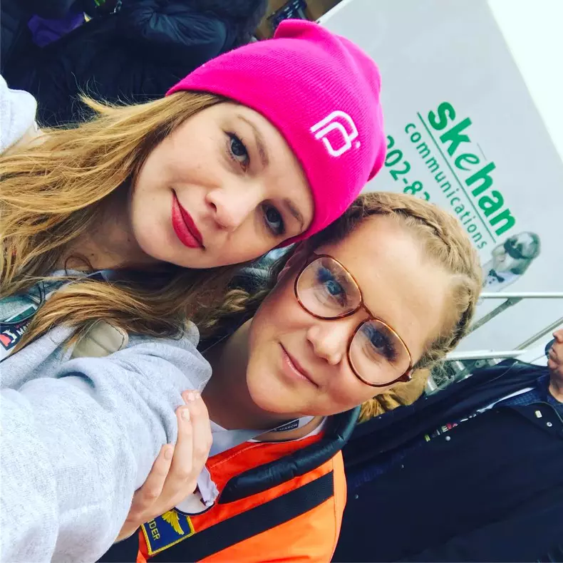 Amber Tamblyn si Amy Schumer