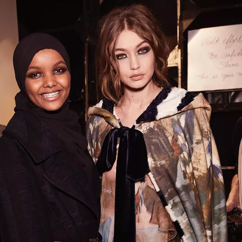 Pozand cu Gigi Hadid in backstage