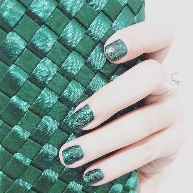 Glitter și o spectaculoasă nuanță de verde – o combinație irezistibilă! Foto: @diamon_ite