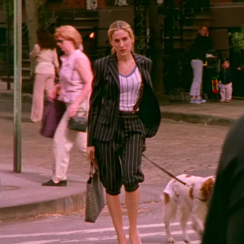 20 de ținute inedite purtate de personajele din Sex and the City (16)