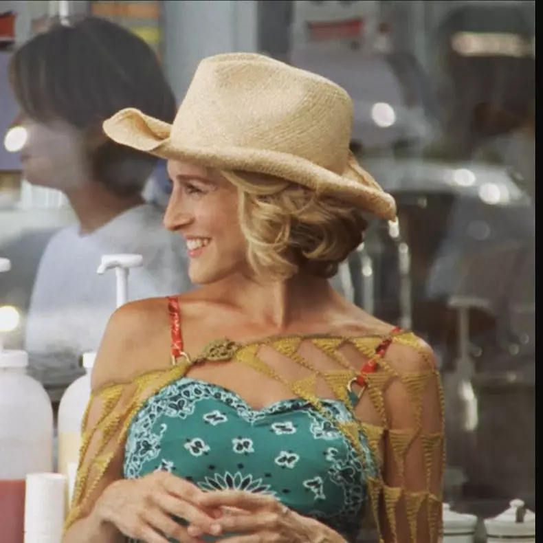 20 de ținute inedite purtate de personajele din Sex and the City (3)