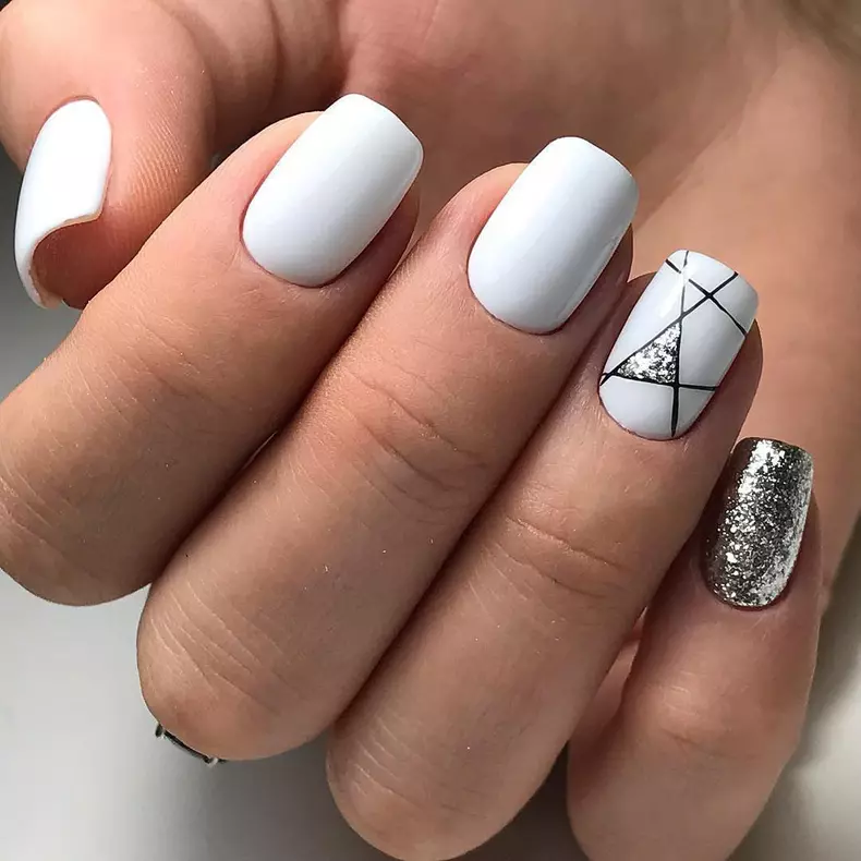 Alege lacul de unghii alb(@nails_masters)