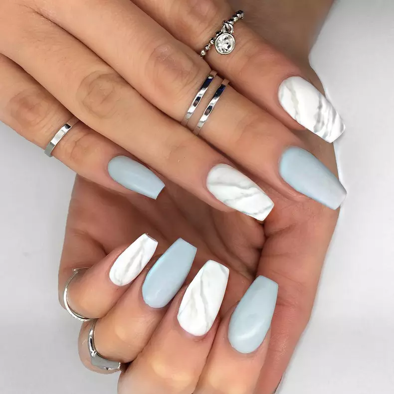 Model marble (@blackfilenails)
